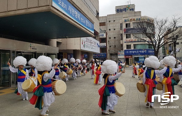 NSP통신-대구 날뫼북춤보존회가 기해년 새해 시민의 평안과 만복을 기원하는 민족 고유의 민속놀이인 지신밟기 행사를 개최한다. (날뫼북춤보존회)