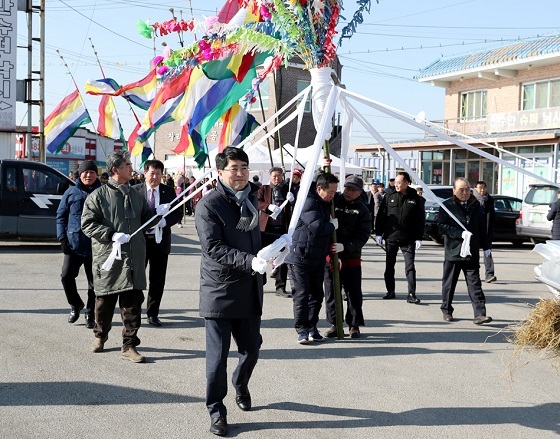 NSP통신-▲서산지역 전통풍어제인 창리 영신제가 지난 7일 열렸다. (서산시)