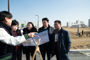 [NSP PHOTO]화성시의회 도시건설위, 봉담2지구 주차장 조성 계획 현장검토