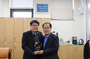 [NSP PHOTO]유근식 경기도의원, 2018 하반기 의정대상 수상