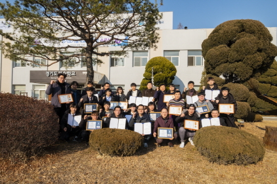 NSP통신-14일 경기도일자리재단이 2018 경기도기술학교 1년과정 수료식을 개최했다. (경기도)