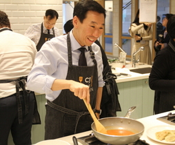 [NSP PHOTO]CJ제일제당, 외국인 오피니언 리더에게 K-FOOD 체험 기회 제공