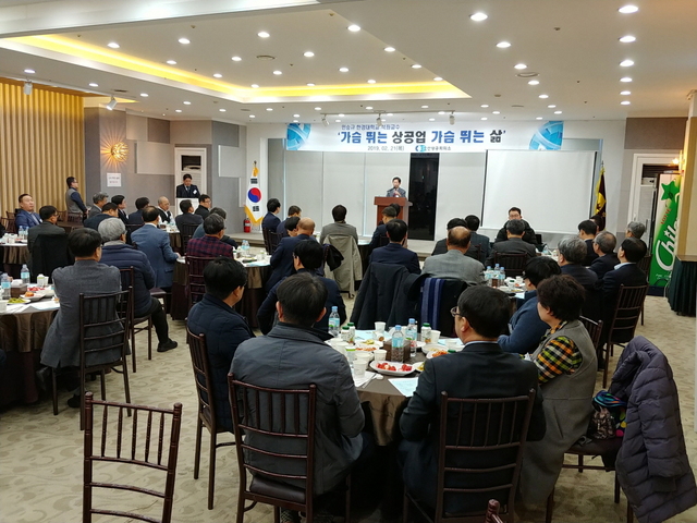 NSP통신-21일 오전 오산웨딩의전당에서 열린 오산시 기업인 조찬 세미나에서 김문환 부시장이 인사말을 전하고 있다. (오산시)