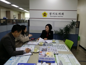 [NSP PHOTO]권정선 경기도의원, 학교 공기정화장치 설치 민원 논의