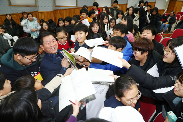 NSP통신-광명시가 3대 무상교육 복지 실현에 힘쓰고 있다. (광명시)