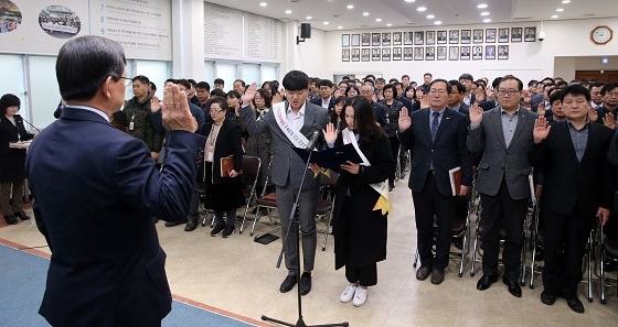NSP통신-▲서천군이 4일 지역경제 활성화를 위한 결의대회를 실시했다. (서천군)