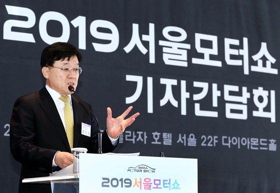 NSP통신-정만기 서울모터쇼조직위원장이 2019서울모터쇼 기자간담회에서 인사말을 하고 있다 (서울모터쇼조직위원회)