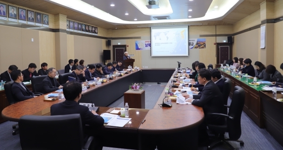 NSP통신-2월 28일 평택시의회 3층 간담회장에서 평택항 발전과 연계된 남북교류협력사업 발전 방안 세미나가 열리고 있다. (평택시의회)