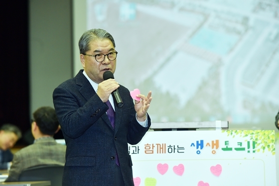 NSP통신-8일 경기도교육연수원에서 열린 2019 경기도교육청 연수기관 역량강화 직무연수 중 이재정 경기도교육감이 발언하고 있다. (경기도교육청)