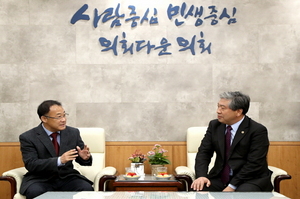 [NSP PHOTO]송한준 경기도의장, 김주현 수원고등법원장 접견