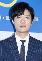 [NSP NEWS Image]‘썬키스 패밀리’ 박희순 “새로운 가족 섹시 코미디 나올까 선택…춤은 문워크 아닌 문어춤”