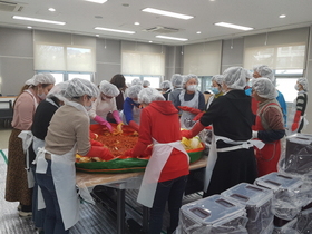 [NSP PHOTO]용인시 신봉동, 민간단체서 저소득가정에 봄 김치 전달