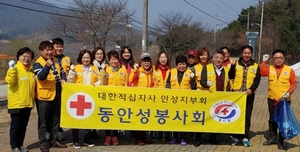 [NSP PHOTO]대한적십자 동안성봉사회, 용설호수 주변 환경정화활동 실시