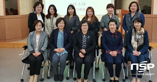 NSP통신-경산시가 어린이집 부모모니터링단을 위촉하고, 부모모니터링단의 역할, 자세, 컨설팅 진행 방법, 부모모니터링단 활동 시 유의사항도 안내해 관내 어린이집과 부모모니터링단 간 신뢰를 구축할 수 있도록 했다. (경산시)