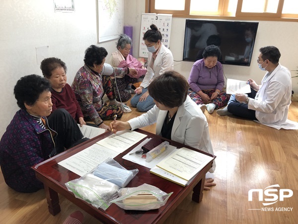 NSP통신-담양군이 실시하고 있는 경로당 순회 구강건강관리 사업. (담양군)