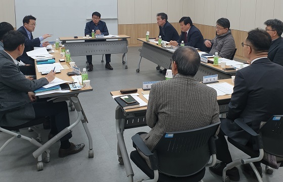 NSP통신-▲아산시가 자동차부품산업 활력 제고를 위해 경제 유관기관과 머리를 맞댔다. (아산시)