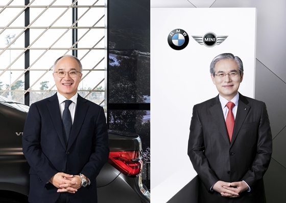 NSP통신-(좌) 한상윤 BMW그룹 코리아 신임 대표이사 사장 (우) 김효준 BMW그룹 코리아 회장 (BMW코리아)