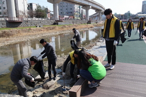 [NSP PHOTO]용인도시공사, 임직원들 경안천‧금학천변 쓰레기 수거
