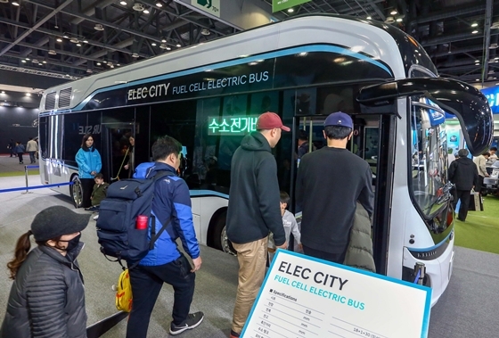 NSP통신-2019서울모터쇼 수소에너지 특별홍보관에서 운영되는 수소전기버스 (서울모터쇼)