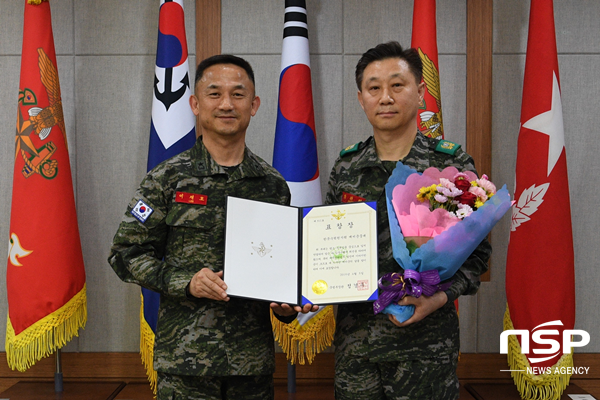 NSP통신-한국수력원자력 본사 예비군 중대가 5일 예비군의 날을 맞아 창설 3년 만에 국방부장관 단체표창을 수상하고 있다. (경주시)