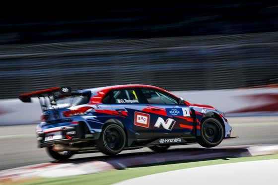 NSP통신-2019 WTCR 대회 개막전 경기에서 현대자동차의 고성능 경주차 i30 N TCR이 주행하고 있는 모습 (현대차)