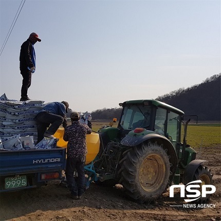 [NSP PHOTO]완주군, 토양개량제 공동살포 지원…포당 8백원 지원