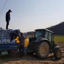 [NSP PHOTO]완주군, 토양개량제 공동살포 지원…포당 8백원 지원