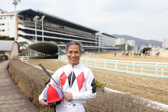 NSP통신-한국 경마 역대 최고령 기수 김귀배 기수. (한국마사회)