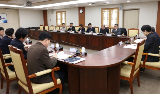NSP통신-15일 안양시청 전자회의실에서 2019 규제개혁 간담회가 진행되고 있다. (안양시)