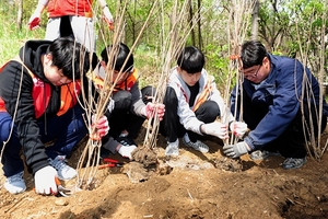 [NSP PHOTO][기업동정] SK건설, 서울숲 나무심기 가족 봉사활동 진행