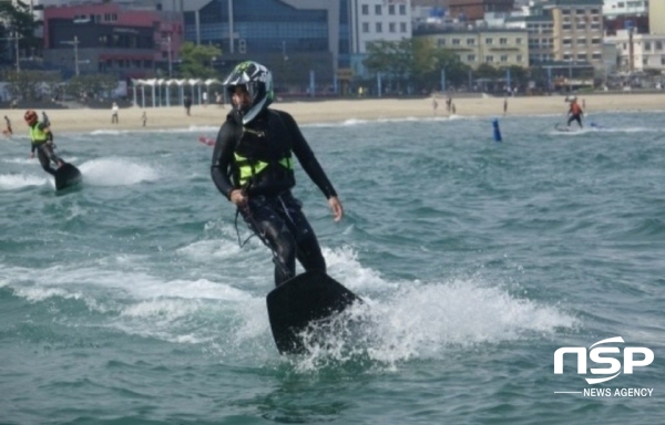 NSP통신-새로운 해양 레포츠 제트서핑을 타고 있는 모습 (네이버 블로그 jetsurf korea)