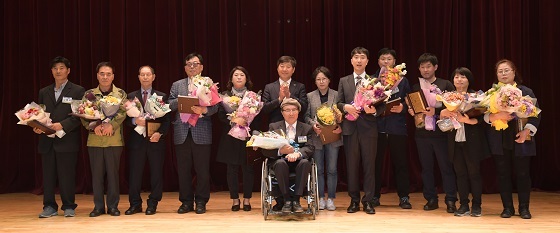 NSP통신-▲논산시가 제39회 장애인의 날 기념식 및 문화예술제를 개최했다. (논산시)
