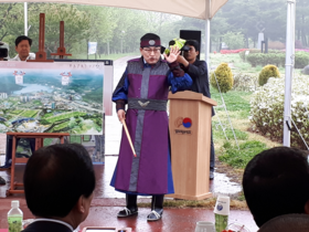 [NSP PHOTO]대한민국 축구센터 경주 유치 우중대첩... 주낙영 경주시장 화랑복 출전 브리핑