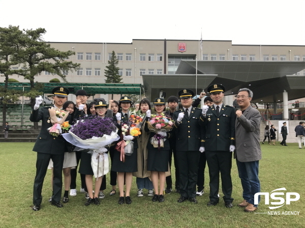 NSP통신-육군 사이버보안관 임관식 모습(사진 왼쪽부터 최승식, 홍승희, 이소이, 정혜인, 박성민, 이영익 학생 이며, 오른쪽이 사이버보안과 김정삼교수) (영남이공대학교)