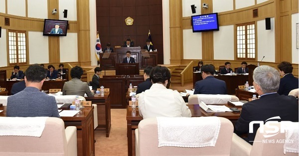 NSP통신-경산시의회가 3일 제3차 본회의를 끝으로 경산시의회 위원회 조례 일부개정조례안등 12건의 조례안과 일반 안건은 원안의결하고 마무리 했다. (경산시의회)