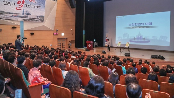 NSP통신-▲당진시가 노인인권 및 노인 학대예방 교육을 실시했다. (당진시)