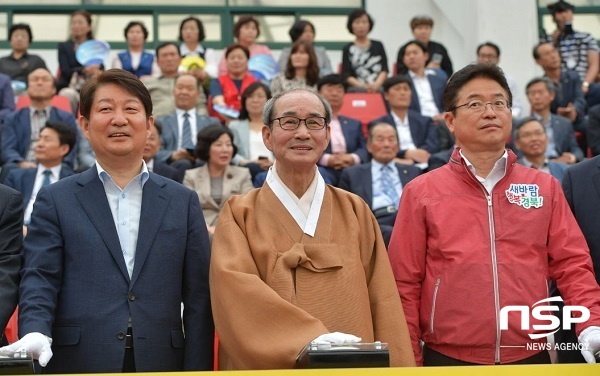 NSP통신-전국 최대 규모로 지난 16일~19일까지 4일간 열리는 2019 청도소싸움축제가 함께하는 즐거움·터지는 감동, 청도소싸움이면 충분하다는 슬로건을 내걸고 관광객 3만 8000여명이 참여한 가운데 2년 만에 화려하게 개막했다. (김도성 기자)