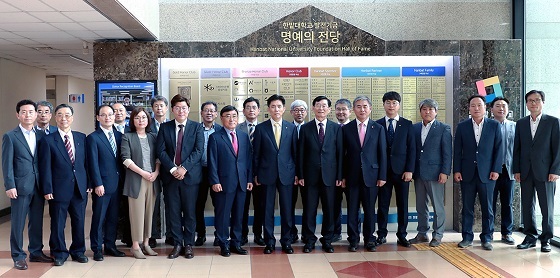 NSP통신-▲한밭대가 개교 92주년을 맞이해 명예의 전당 제막식을 가졌다. (한밭대학교)