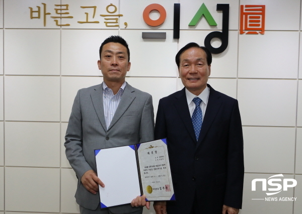 NSP통신-(왼쪽부터)총괄건축가 윤철재 교수, 김주수 의성군수 (의성군)