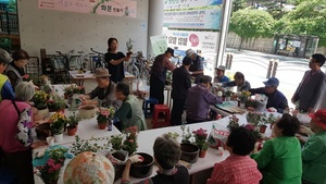 [NSP PHOTO]의왕시 고천동 지역사회보장협의체, 화분만들기 행사 개최