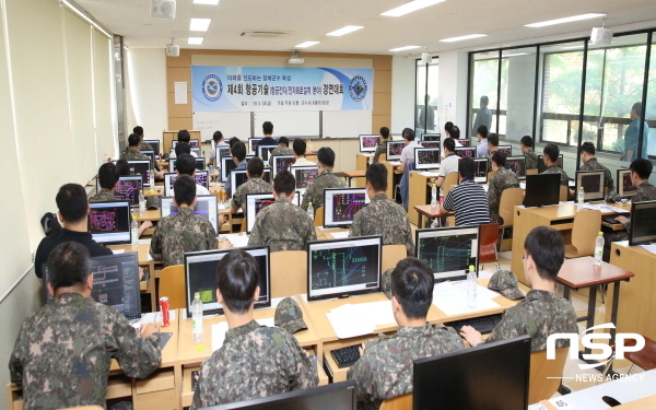 NSP통신-지난 24일 영진전문대학교 국방전자통신실습실에서 실시된 제4회 항공기술(항공전자/전자회로설계분야) 경연대회에 참가자들이 회로설계에 몰두하고 있다. (영진전문대학교)