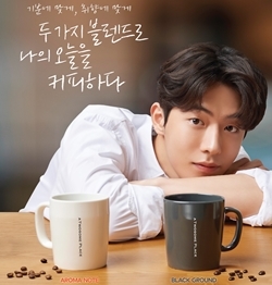 NSP통신-투썸이 새 모델 남주혁을 통해 원두 이원화 등 커피 전문성을 강조한 광고를 선보인다. (투썸플레이스)