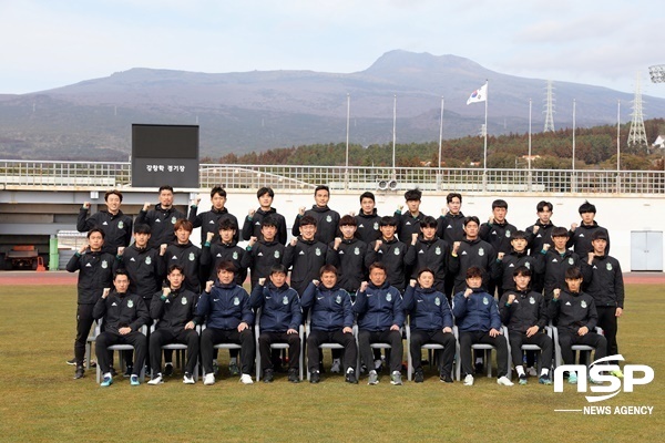 NSP통신-경주 한수원 축구단 단체사진. (한수원)