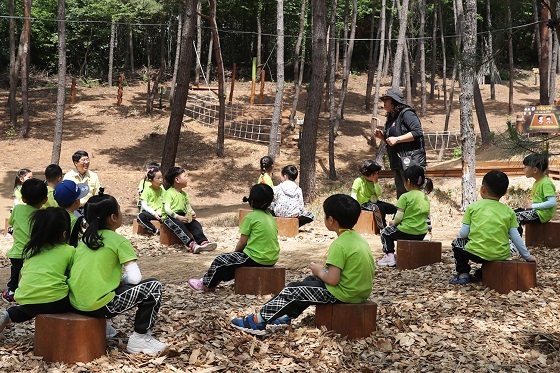 NSP통신-▲서산시가 유아들의 힐링공간으로 부춘산 유아숲체험원을 개장했다.
