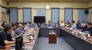 [NSP PHOTO]이병배 평택시부의장, 라돈 검출 신축 아파트 입주자와 간담회