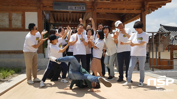 NSP통신-최기문 영천시장이 지난 31일 영천한의마을에서 파워 블로그들을 환영하고 있다. (영천시)