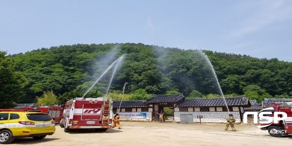 NSP통신-청송군은 지난 4일, 안동소방서와 합동으로 화재대응능력 강화를 위한 소방훈련을 실시했다. (청송군)