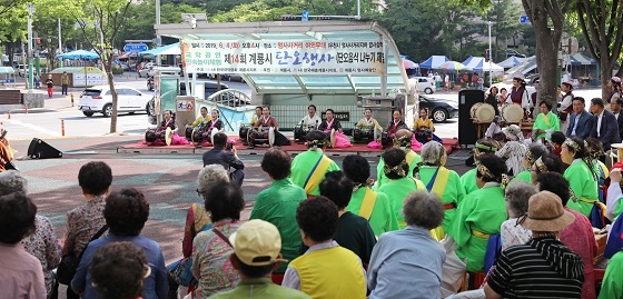 NSP통신-▲계룡시가 지난 4일 시민과 함께하는 단오맞이 행사를 개최했다. (계룡시)