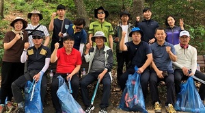 [NSP PHOTO]경산시 건축과, 성암산 일원 자연환경 조성 정화 활동 실시