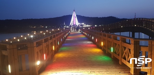 [NSP PHOTO]군산시, 은파호수공원 야간경관조명 새 단장